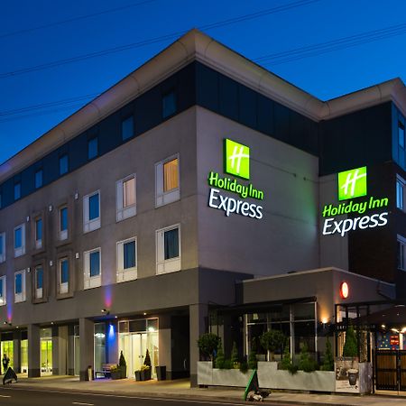 Holiday Inn Express London-Wimbledon-South, An Ihg Hotel Ngoại thất bức ảnh