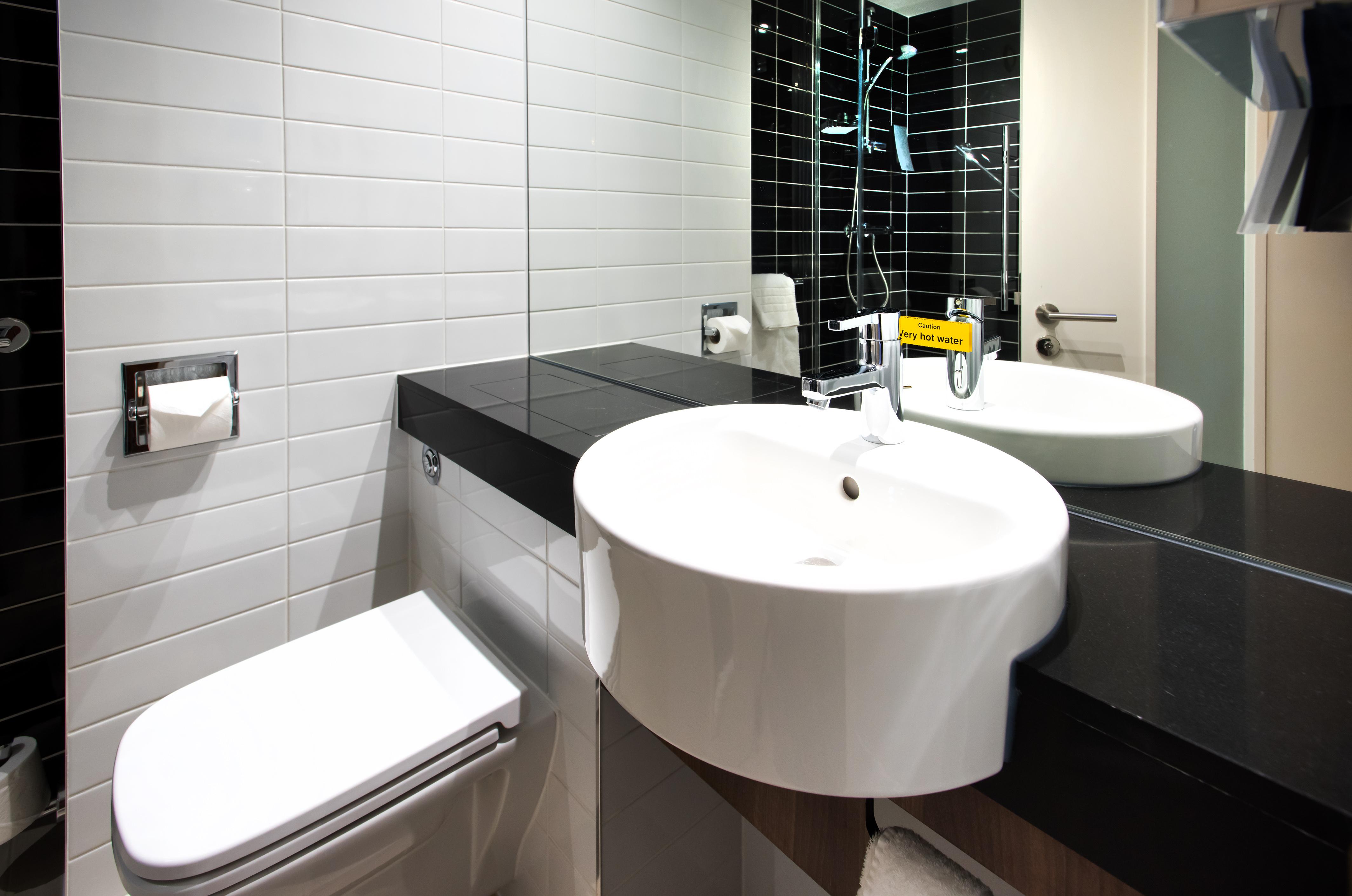 Holiday Inn Express London-Wimbledon-South, An Ihg Hotel Ngoại thất bức ảnh