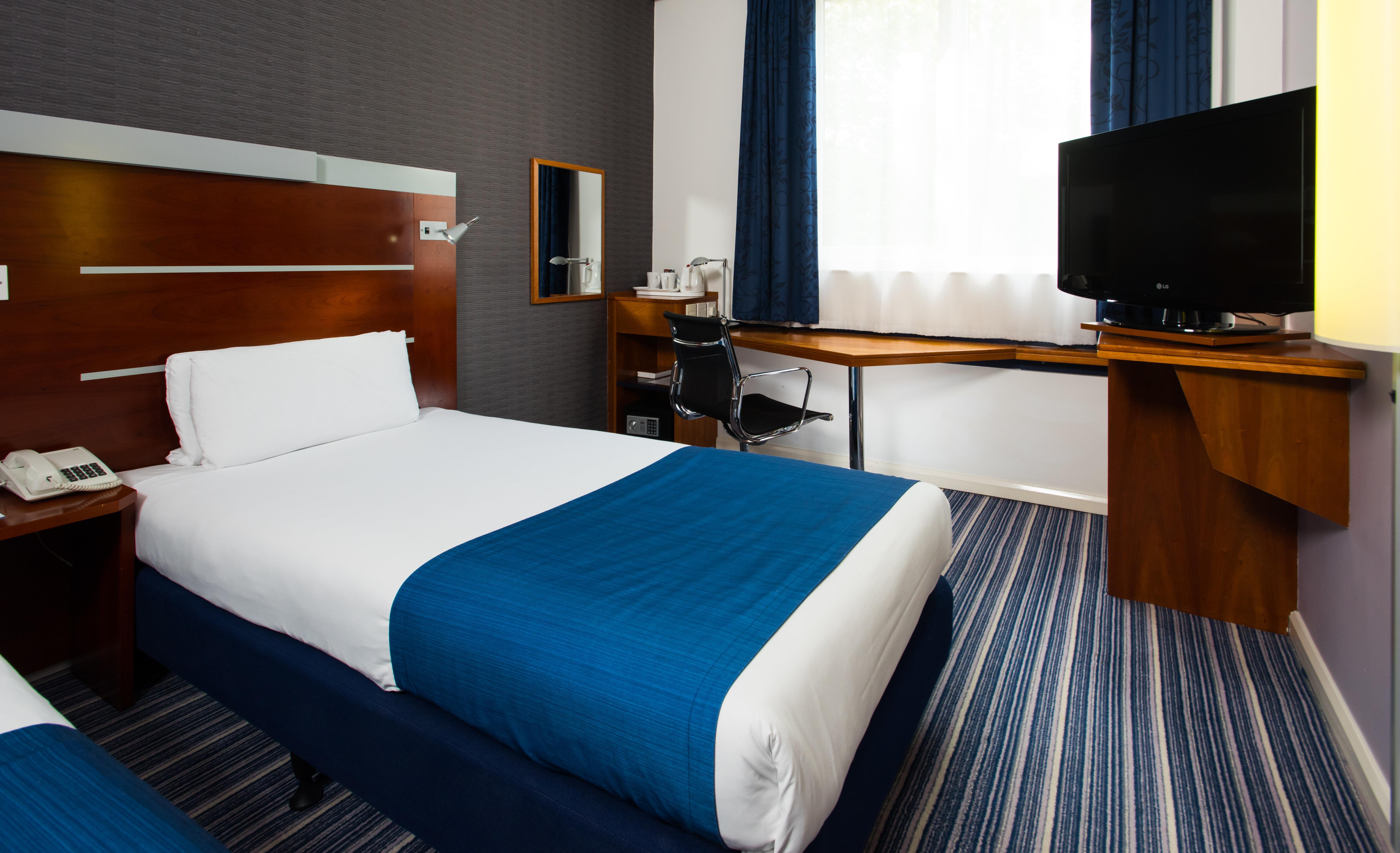 Holiday Inn Express London-Wimbledon-South, An Ihg Hotel Ngoại thất bức ảnh