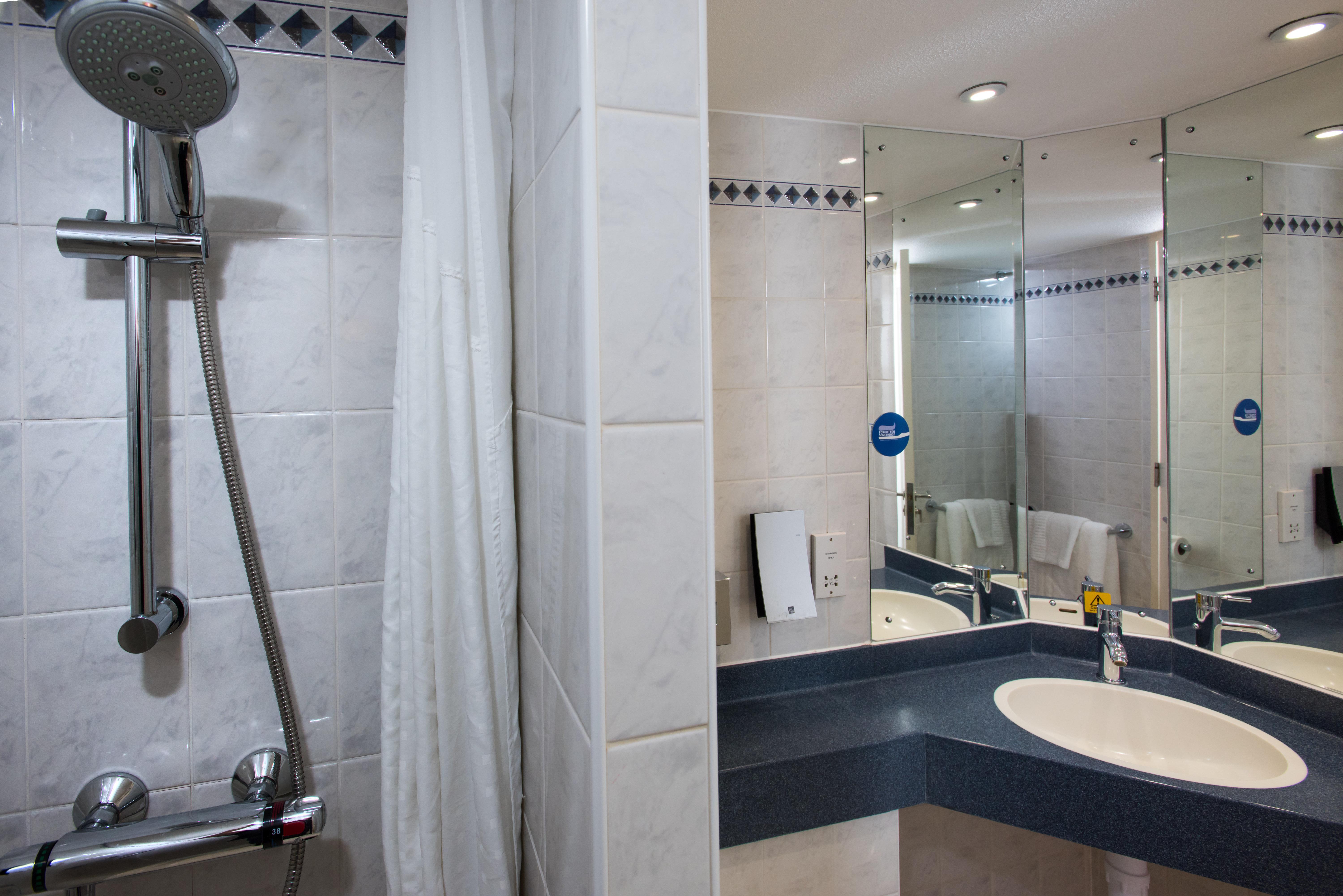 Holiday Inn Express London-Wimbledon-South, An Ihg Hotel Ngoại thất bức ảnh