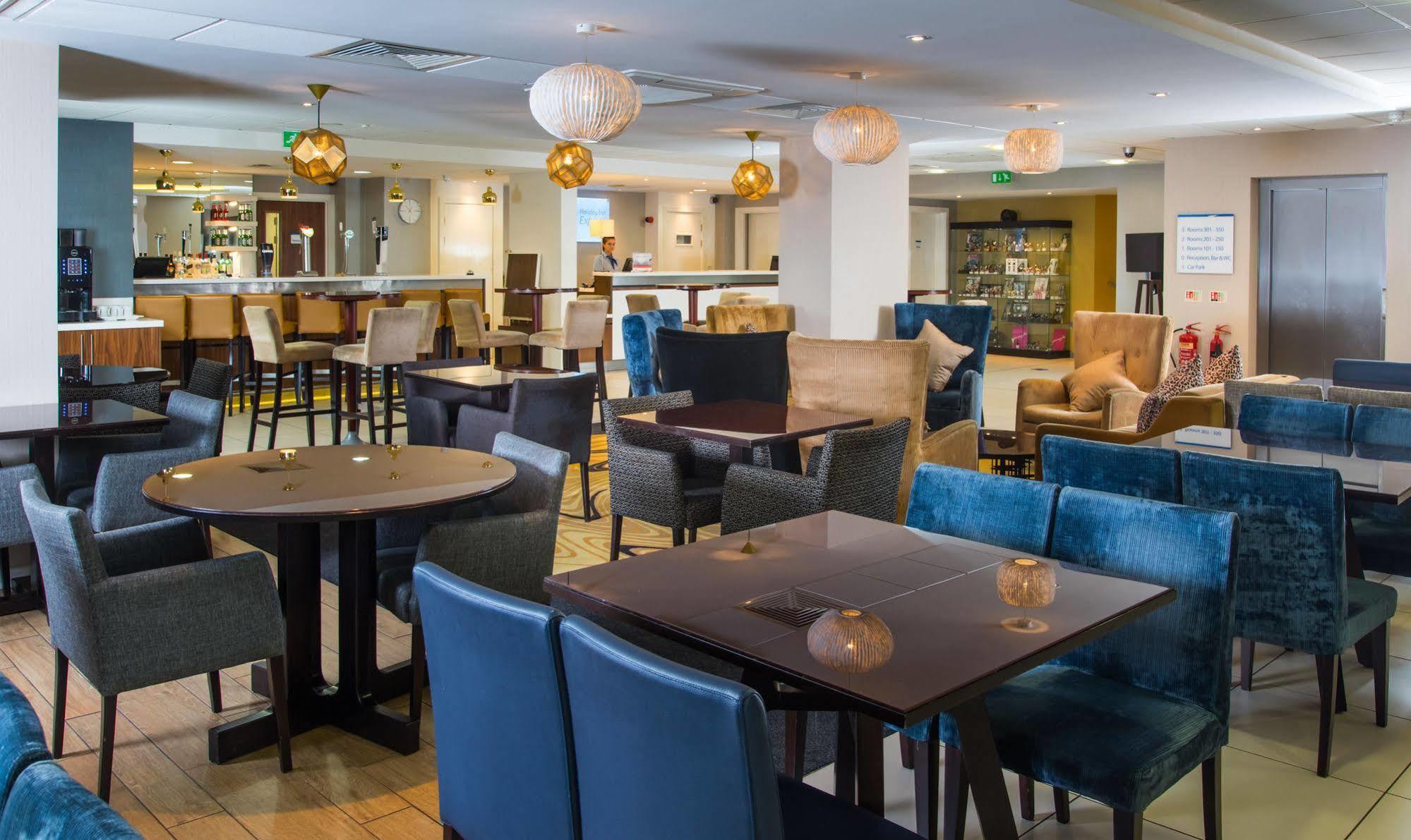 Holiday Inn Express London-Wimbledon-South, An Ihg Hotel Ngoại thất bức ảnh