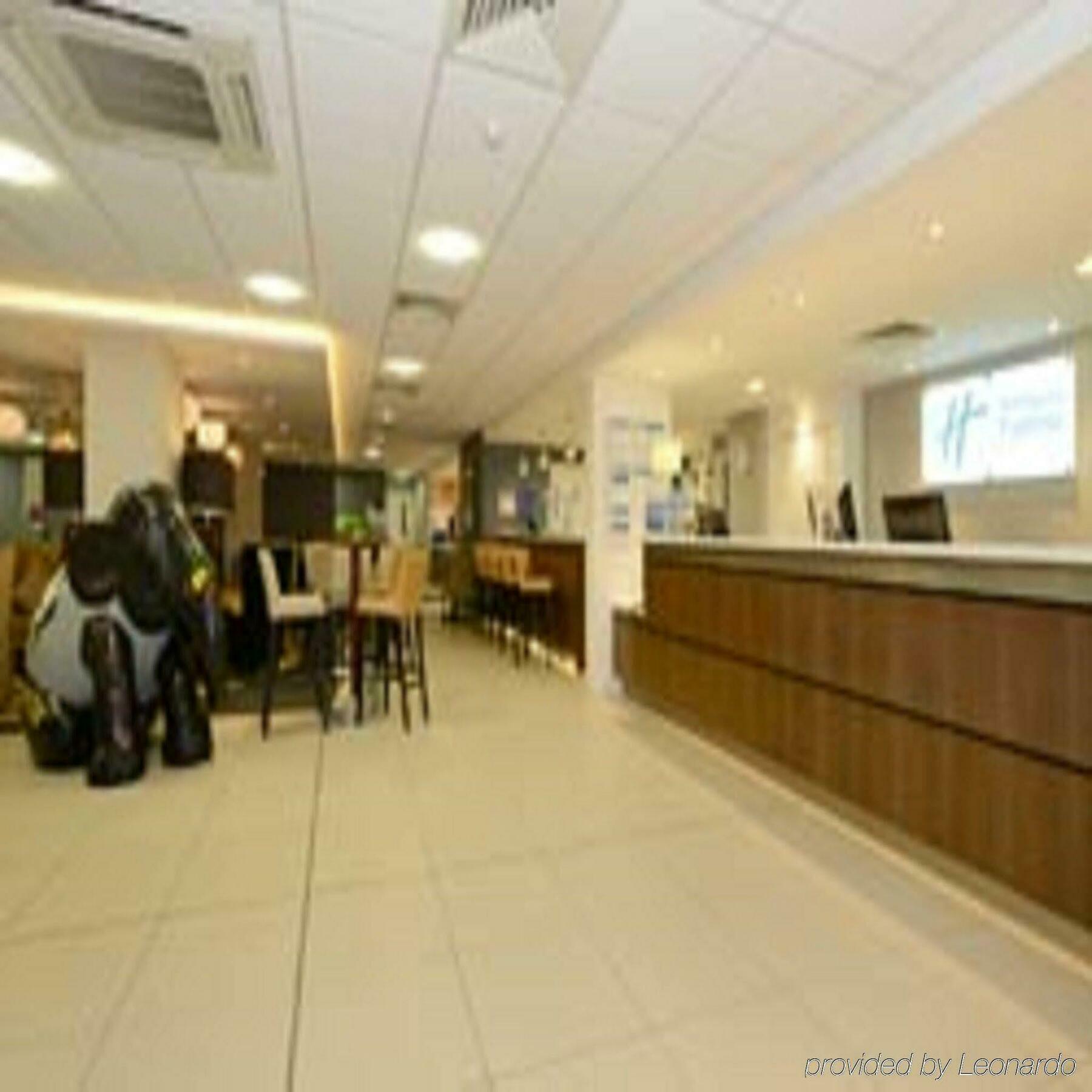 Holiday Inn Express London-Wimbledon-South, An Ihg Hotel Ngoại thất bức ảnh